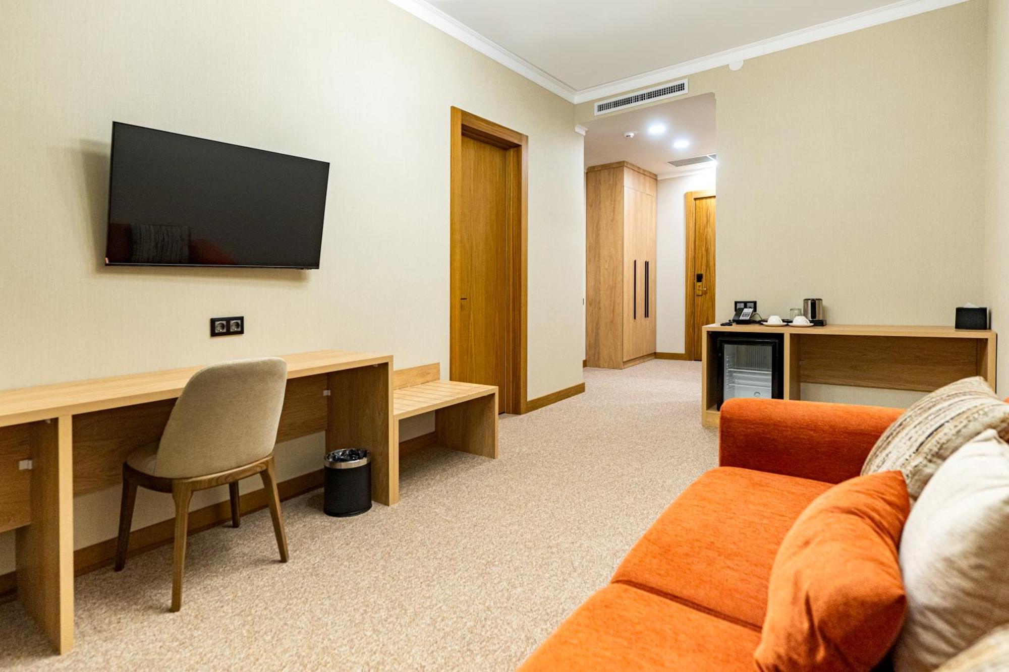 Mardan Hotel Sjymkent Exteriör bild