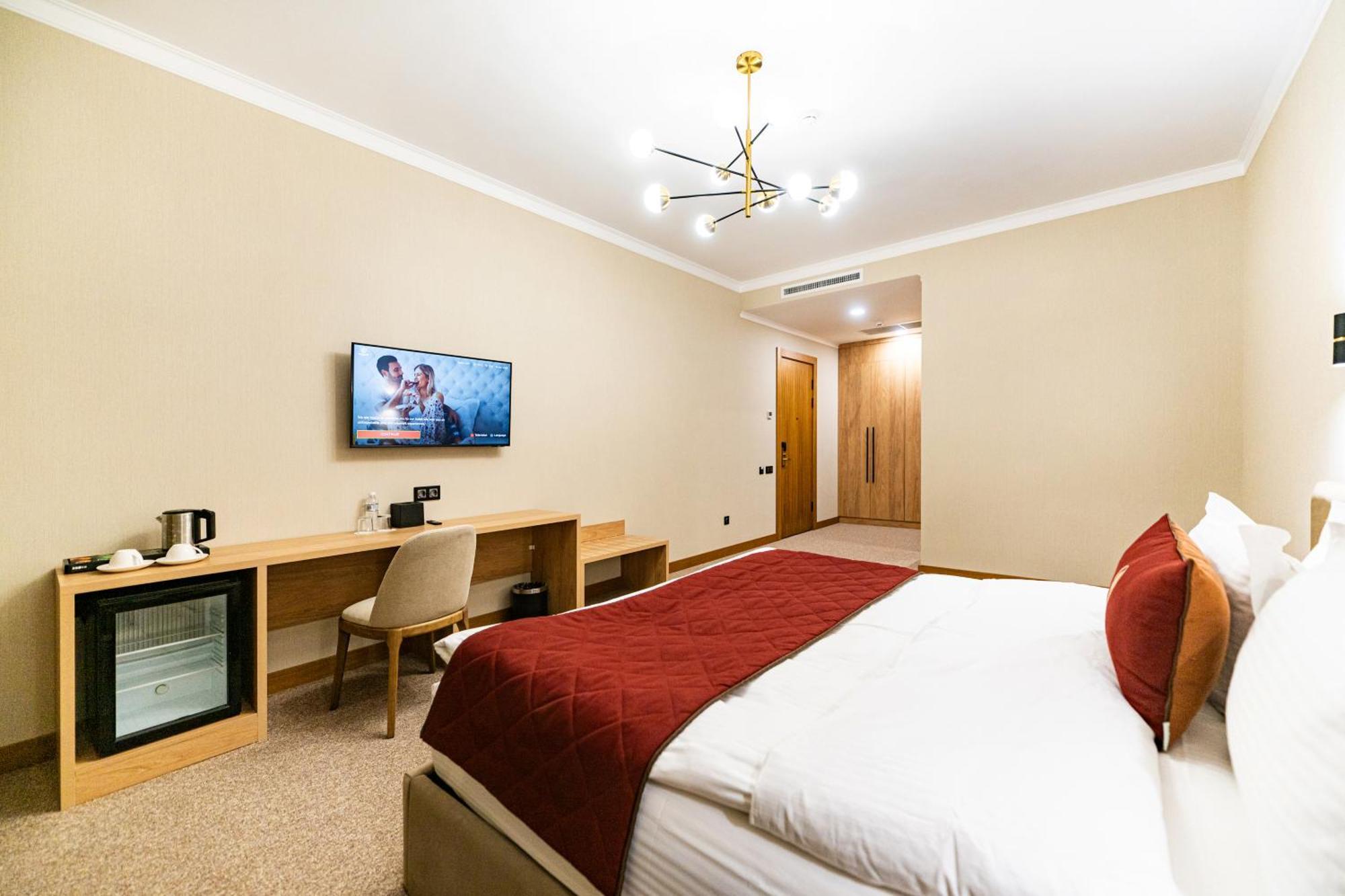 Mardan Hotel Sjymkent Exteriör bild