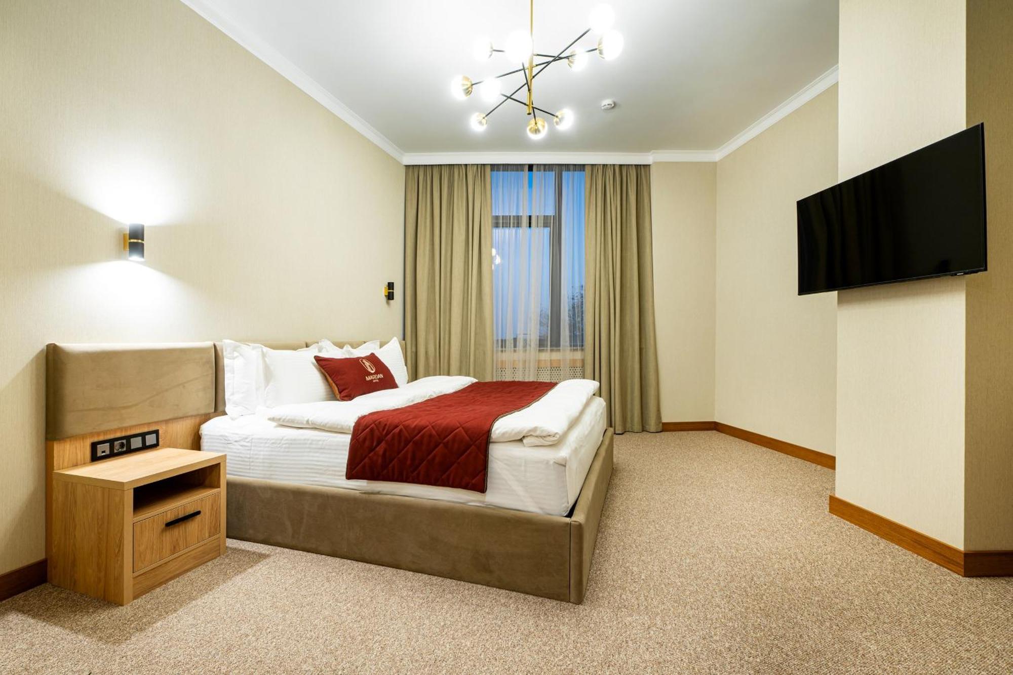 Mardan Hotel Sjymkent Exteriör bild
